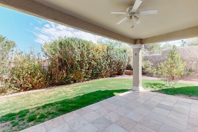 Building Photo - 6017 Ojo De Agua Dr