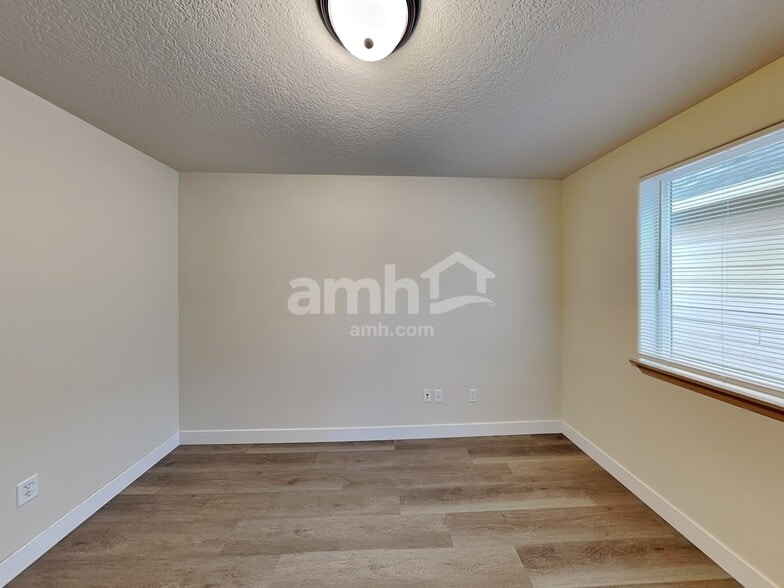 Building Photo - 465 Donna Dr