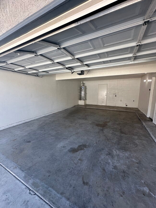 Building Photo - 7813 S Laurelglen Blvd