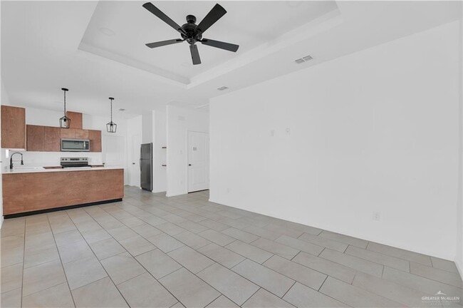 Building Photo - 15 S Dahlia St