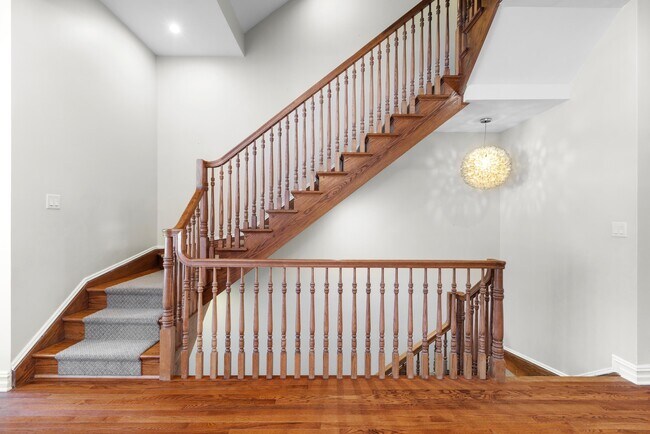 Building Photo - 36 Regency Pl