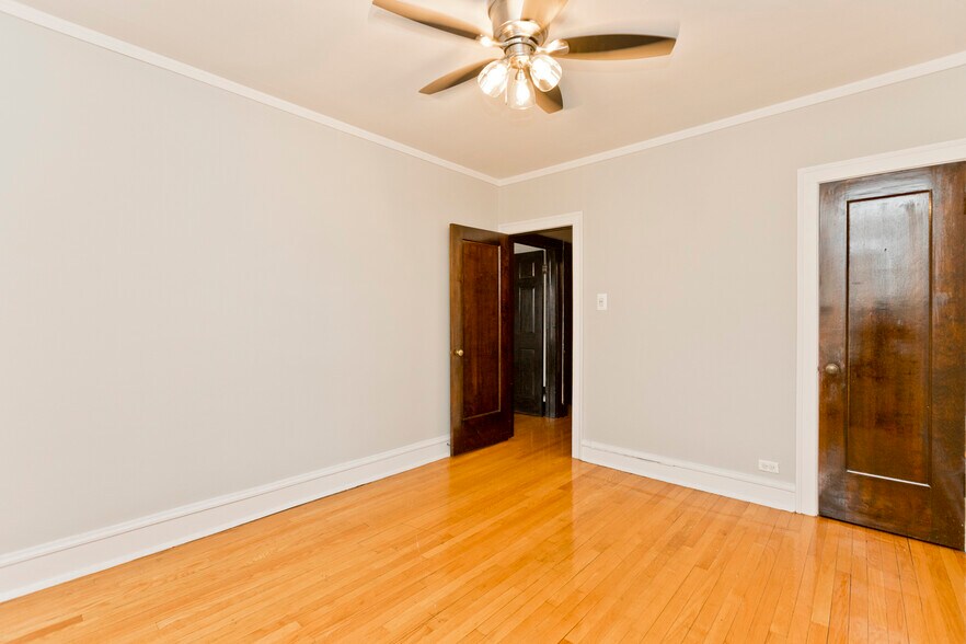 Building Photo - 5075 N Wolcott Ave