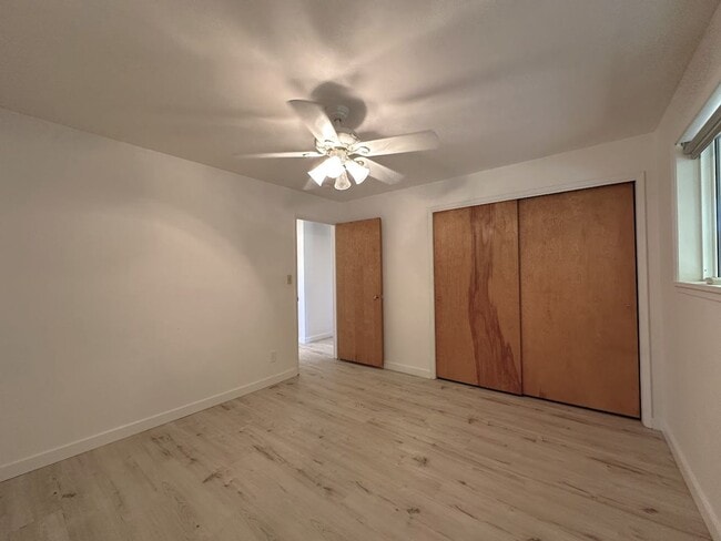 Building Photo - 2 bedroom - Retro Charmer in the Heart of ...