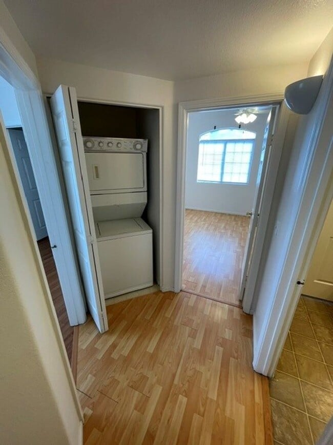Building Photo - 75 N Valle Verde Dr