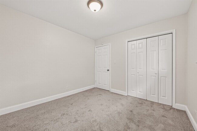 Building Photo - 509 Southern Oaks Dr