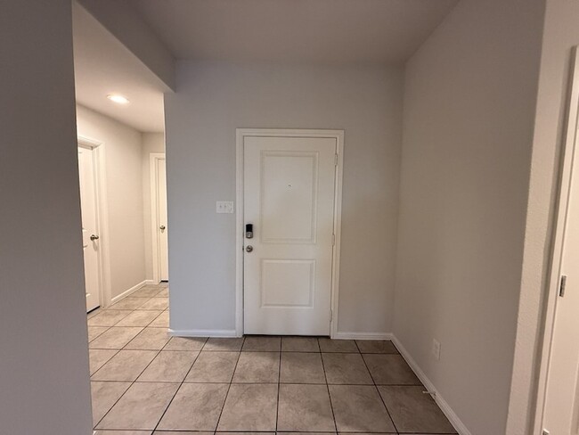 Building Photo - 10530 Ft Cibolo Trl