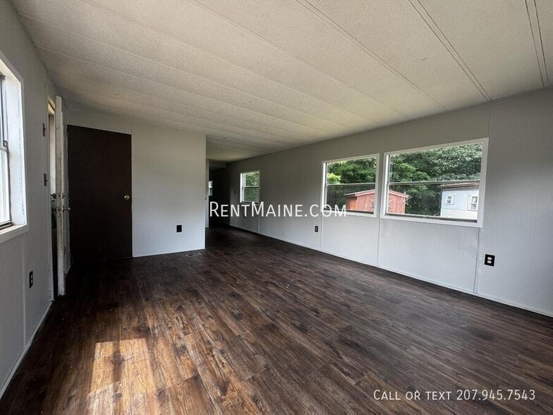 Building Photo - 670 Benton Ave