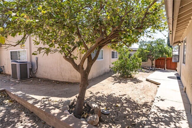 Building Photo - 9833 Shoshone Ave