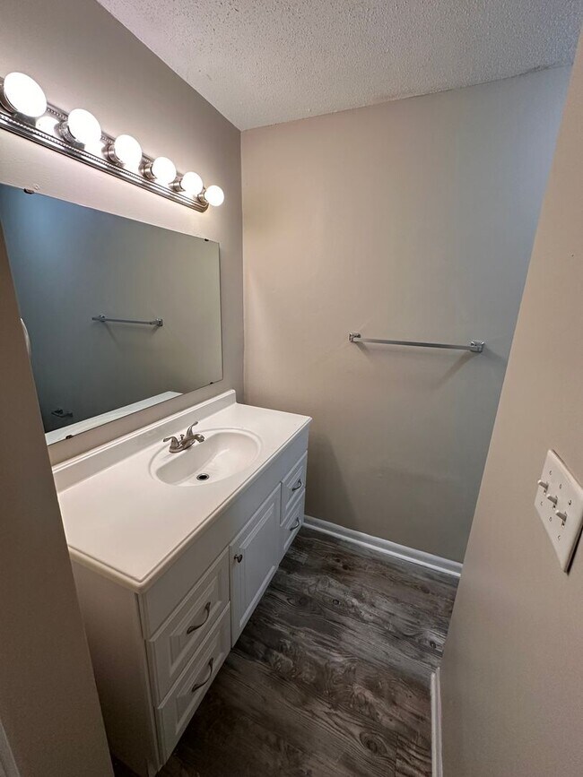 Building Photo - 9630 Downes Ct