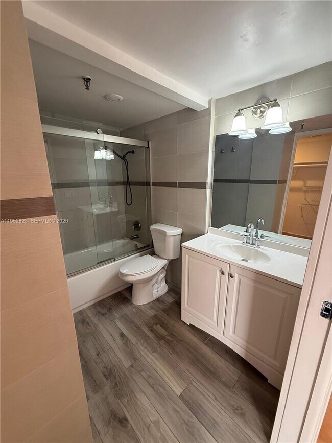 Building Photo - 10641 SW 108th Ave