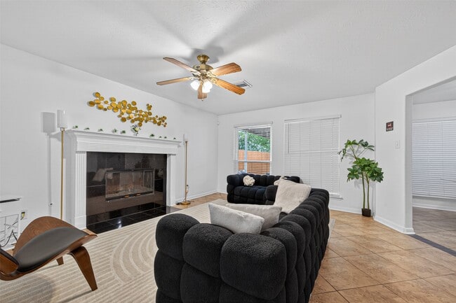 Building Photo - 22727 Tara Way Dr