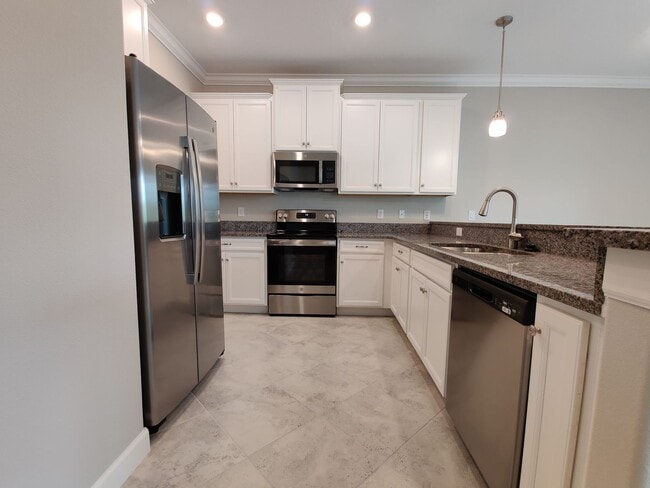 Building Photo - 23270 Willow Glen Way