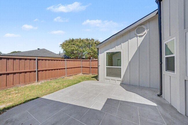 Building Photo - 4001 Bullock Dr