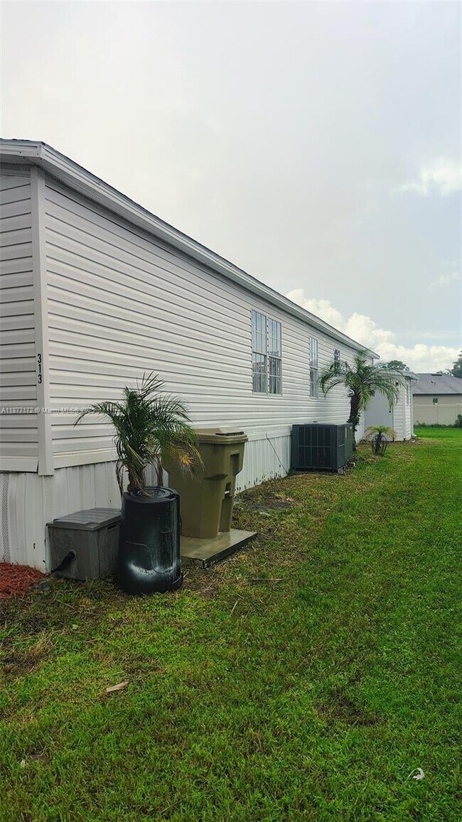 Building Photo - 313 Evandee Ct