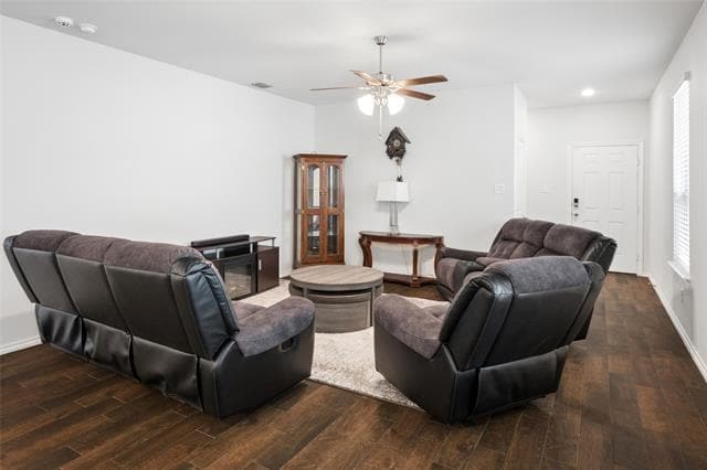 Building Photo - 517 Concho St