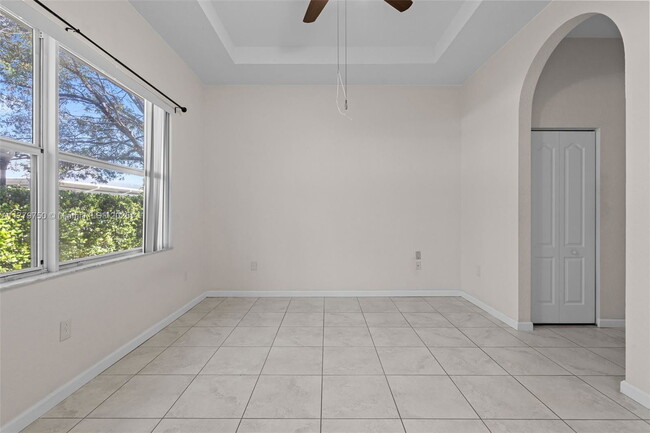 Building Photo - 1270 NE 39th Ave