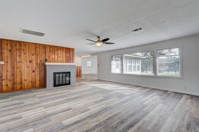 Building Photo - 17445 Pine Lake Rd