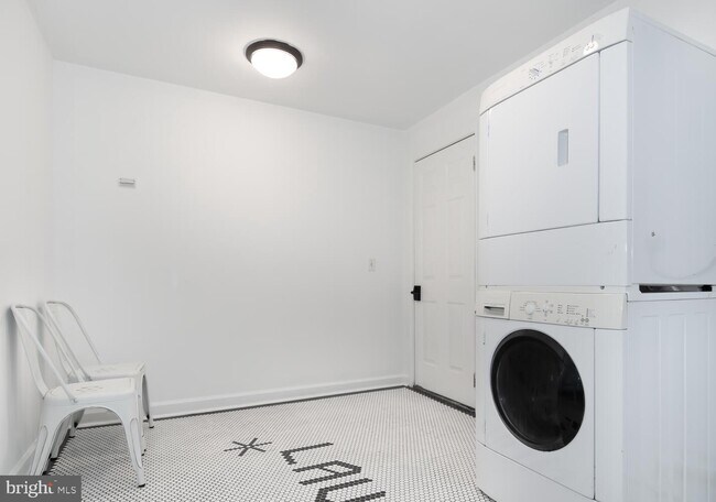 Building Photo - 6670 Cedar Cove Rd