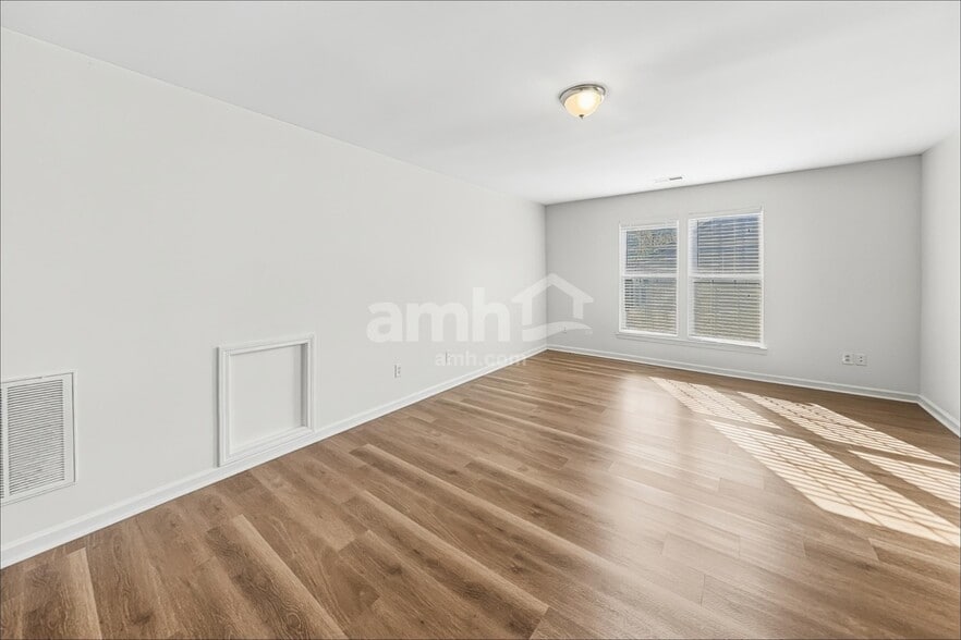 Building Photo - 5071 Sunburst Ln