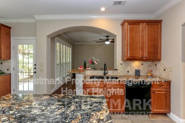 Building Photo - 3104 Sabine Cove