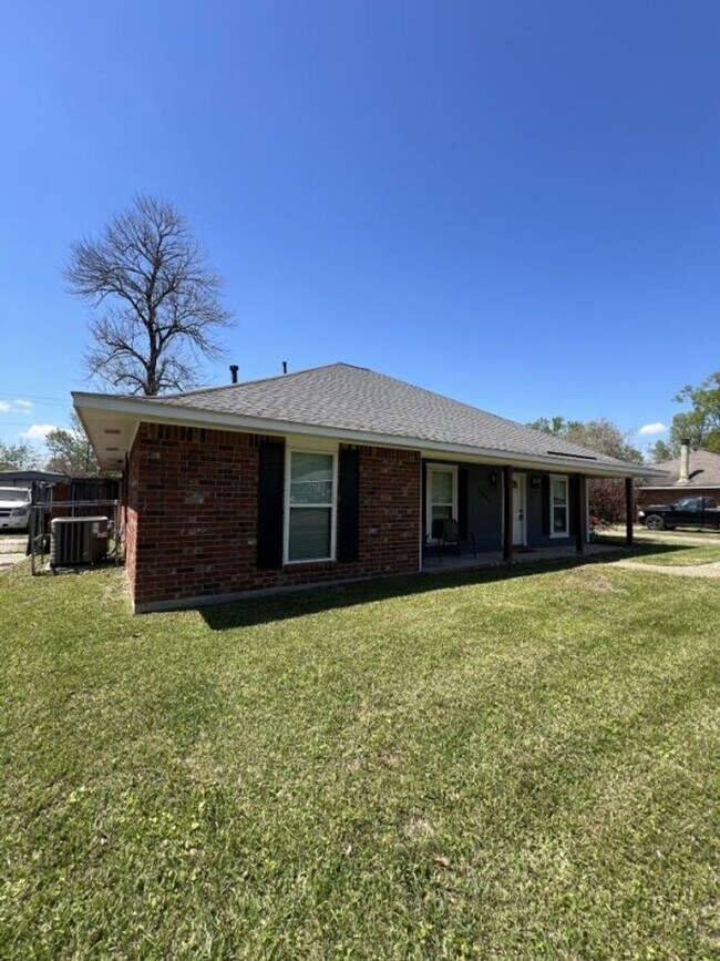 Building Photo - Spacious 5BR Home in Avalon – Dual Master Suites + Modern Updates!