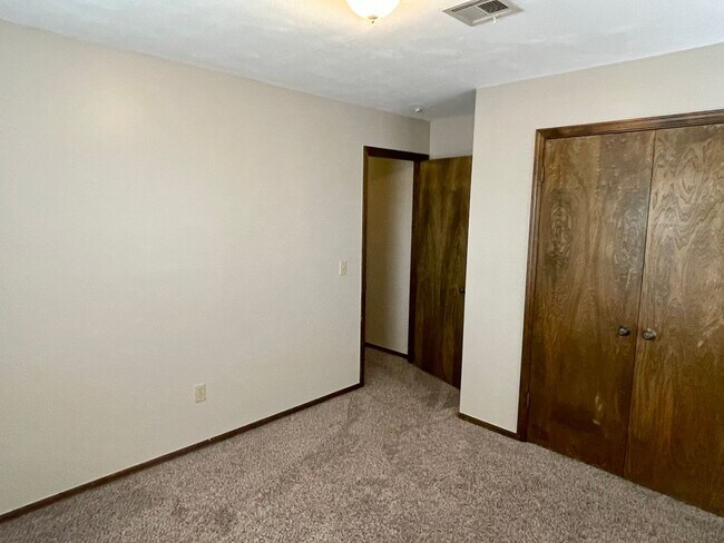 Building Photo - Oversized Three Bedroom with an Office Near Lake Hefner!!