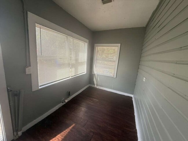 Building Photo - Beautiful Remodeled 4/1 Single Family Home in Lakeland