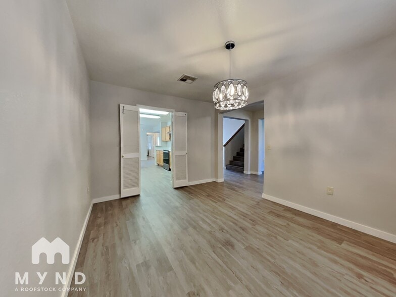 Building Photo - 634 N Quartz St