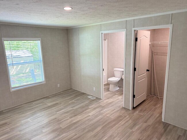 Building Photo - 28 Fox Haven Dr