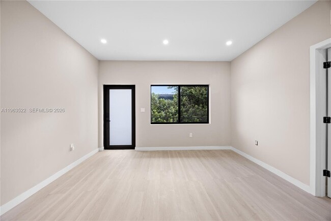 Building Photo - 630 NE 166th St