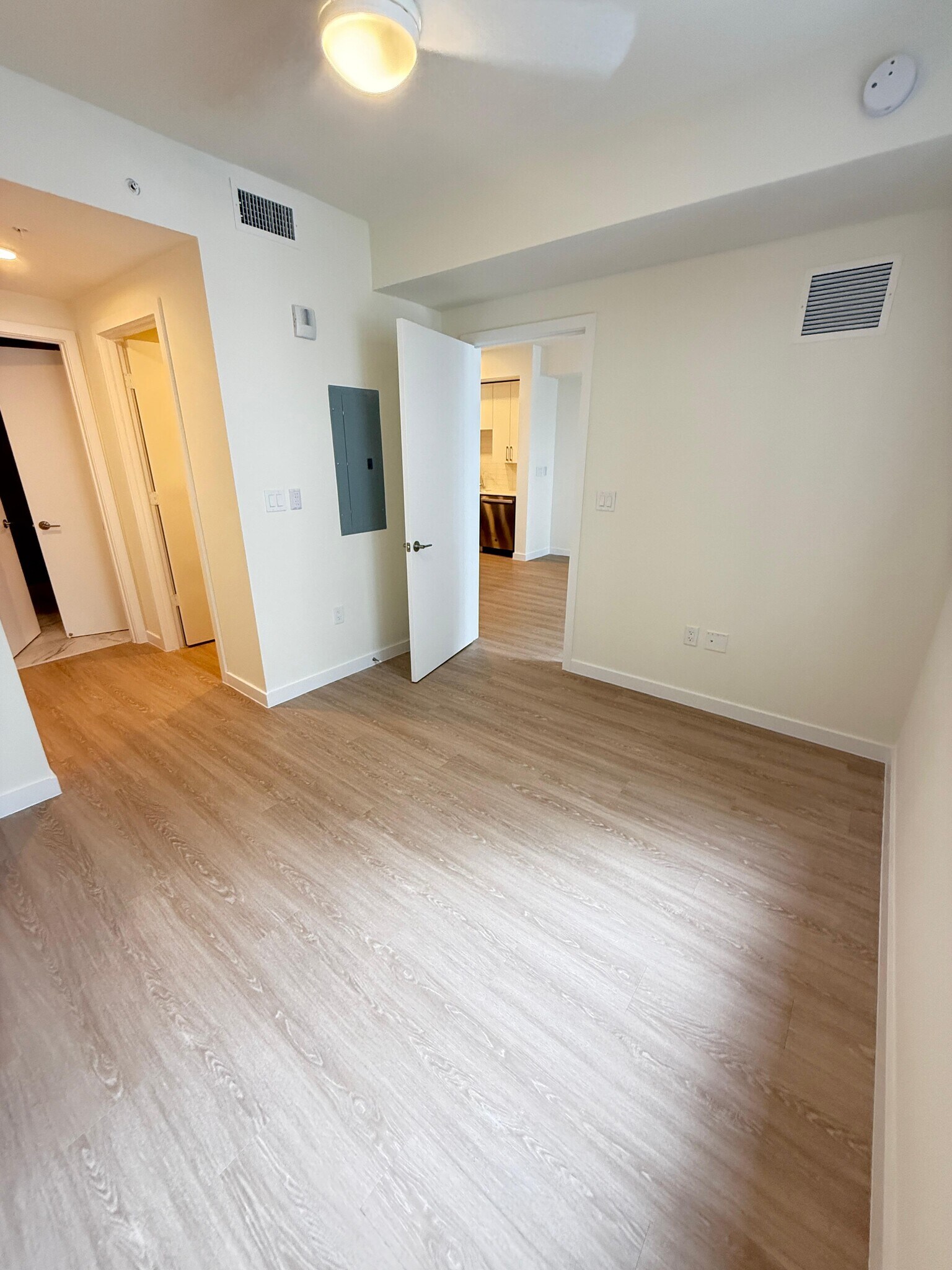 Building Photo - 2523 NE 183rd St