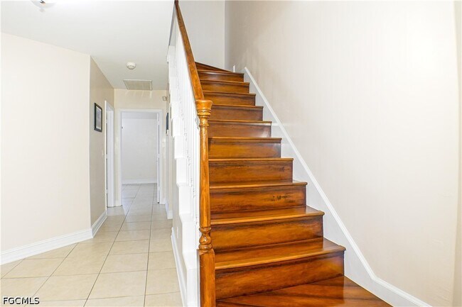 Building Photo - 160 Lady Palm Dr