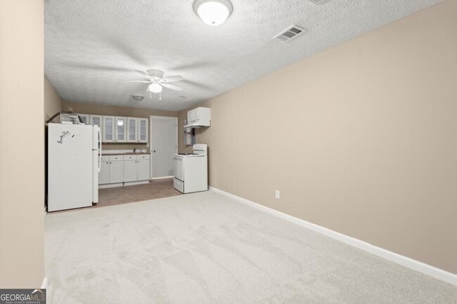Building Photo - 16 Valleyside Dr