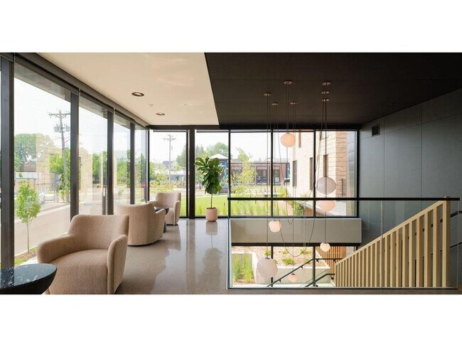 Building Photo - 122 West Dr