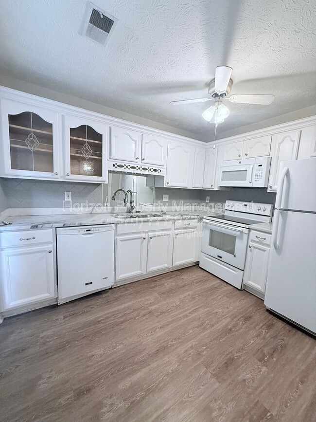 Building Photo - 3512 Nutmeg Dr