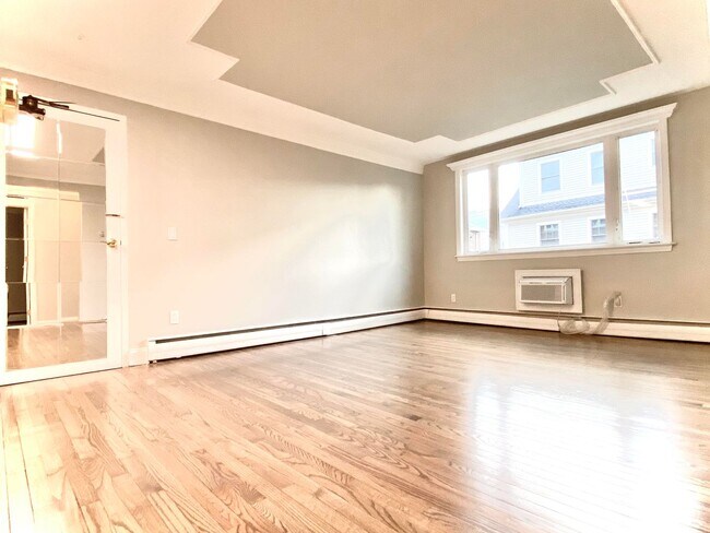 Building Photo - 2bed unit in Watertown is available in9/1