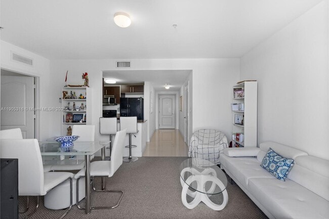 Building Photo - 2701 SW 3rd Ave