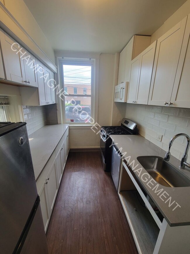 Building Photo - 620 W 39th Terrace