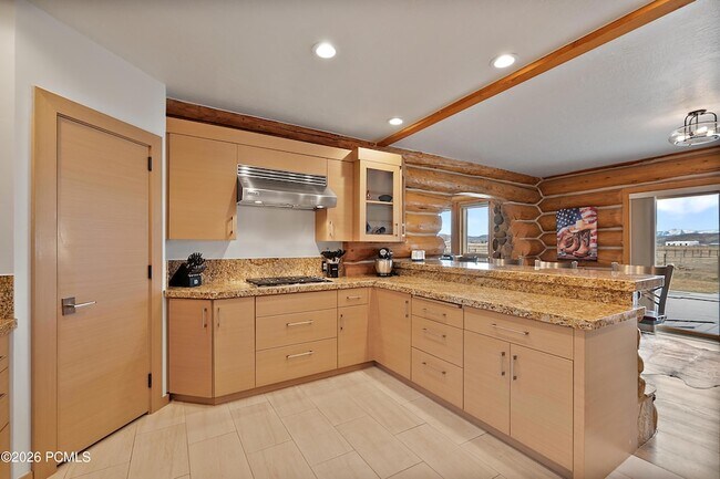 Building Photo - 948 S Foothill Dr