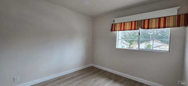 Building Photo - 112 Spinnaker Ct