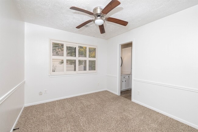 Building Photo - 9810 Jockey Club Dr