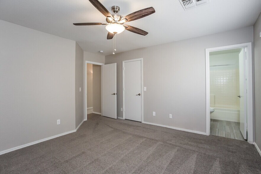 Building Photo - 9246 N 86th Ave