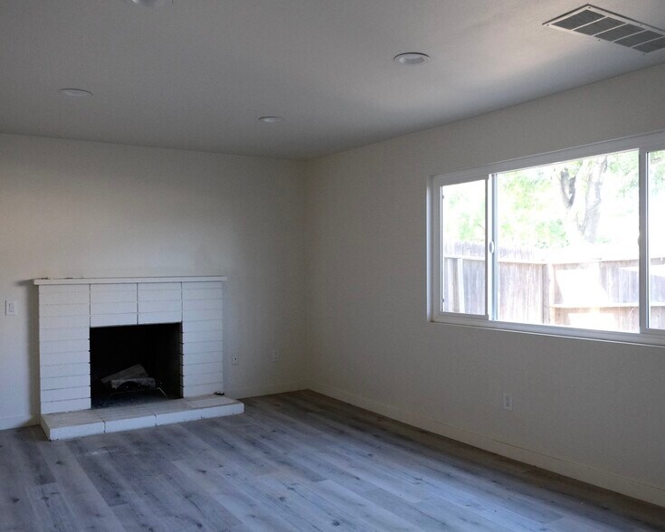 Building Photo - 2909 Elgin Dr