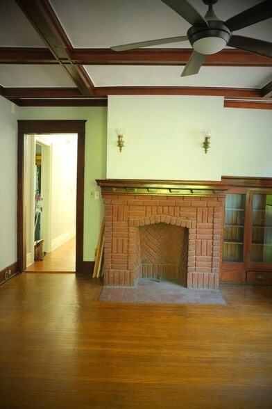 Building Photo - 489 Norwood Ave