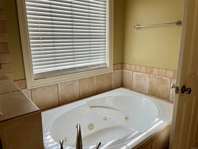 Building Photo - 8824 Alderwood Way