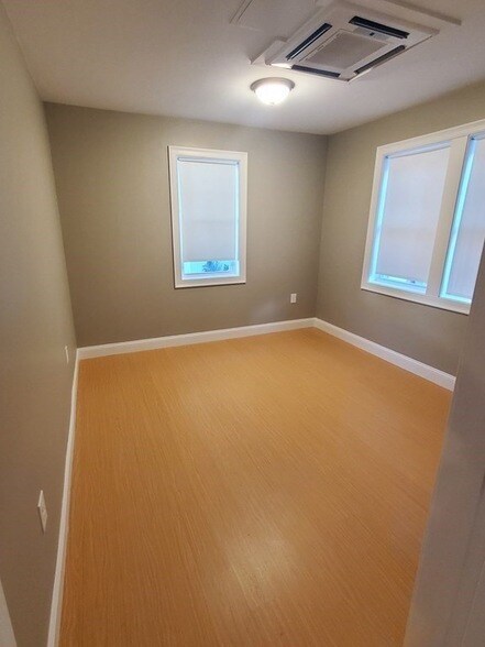 Building Photo - 10 Ashton St