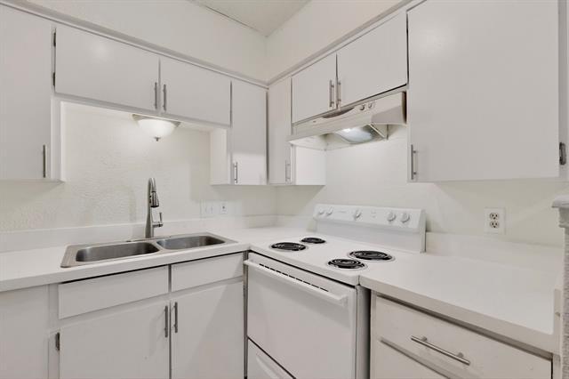 Building Photo - 6808 Trail Lake Dr