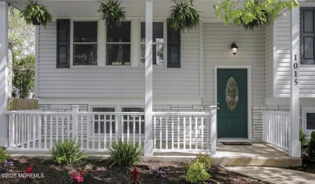 Building Photo - 1015 Zircon Dr