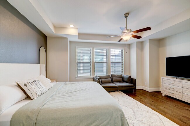 Building Photo - 5453 Larkin St