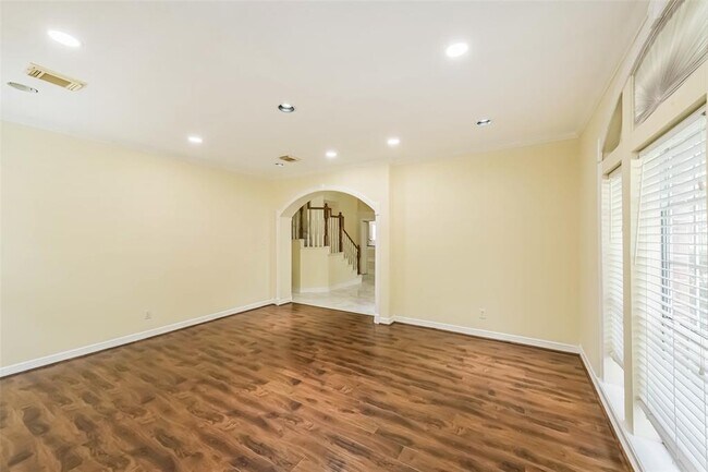 Building Photo - 1706 Galleon Oaks Dr